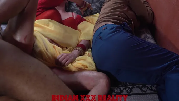 Desi Step Mommy's Dirty Talk: Indian Xxx Cosplay & Wet Pussy Fucking with Step Son