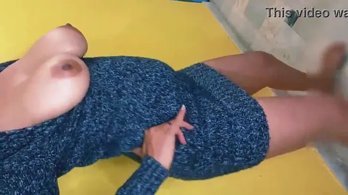 Hot Indian bhabhi gets fucked hard and fast with steamy desi sex