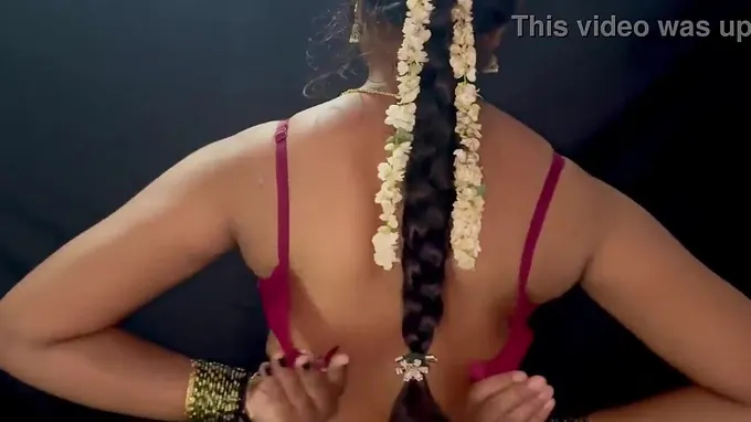 Desi Indian Aunty flaunts her hot muff & fun bags in a hot homemade video