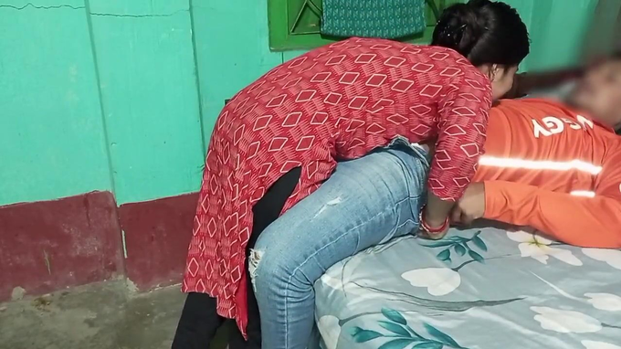 Desi SexCreator and her BEAU work rigid on a molten delivery man's enormous manstick in Hindi audio