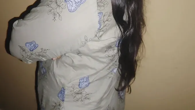 Desi Brit Bhabi Ki Chut Mardain Hindi Audio: Immense Orbs, Xxx Act with Stepmom & Step Aunty