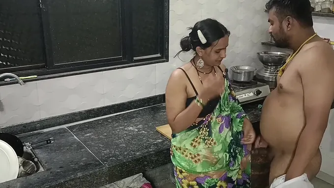 Warm Indian duo demolishes in hotel with nasty orgy and fellatios