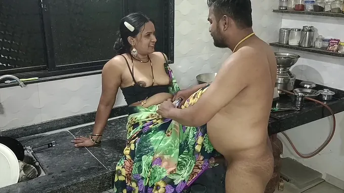Warm Indian duo demolishes in hotel with nasty orgy and fellatios