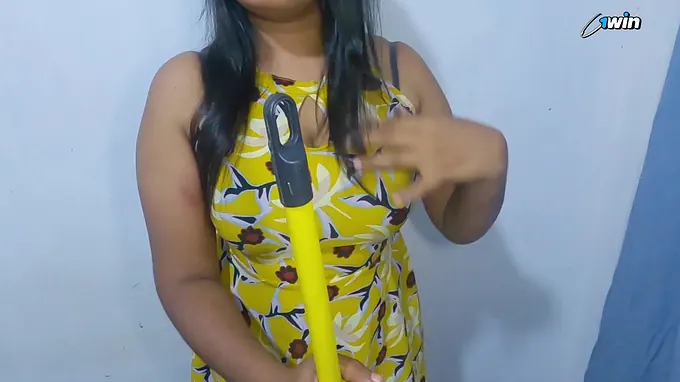 Witness how this desi thief and her Indian chief get down and muddy in a super-hot 3some