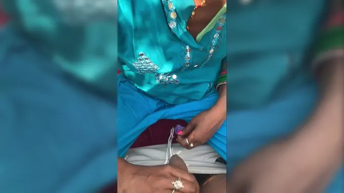 New Indian vid: Forest' Indian Randi hooks up with insane college girls in the jungle