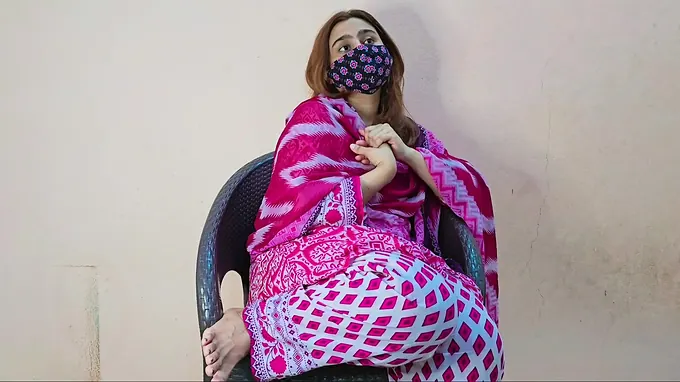 Indian Mature Bhabi's Immense Fun bags and Booty Get Pulverized in Desi Larki Parlor I