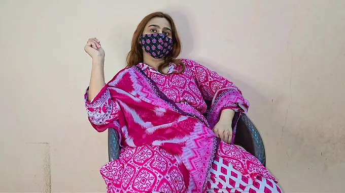 Indian Mature Bhabi's Immense Fun bags and Booty Get Pulverized in Desi Larki Parlor I