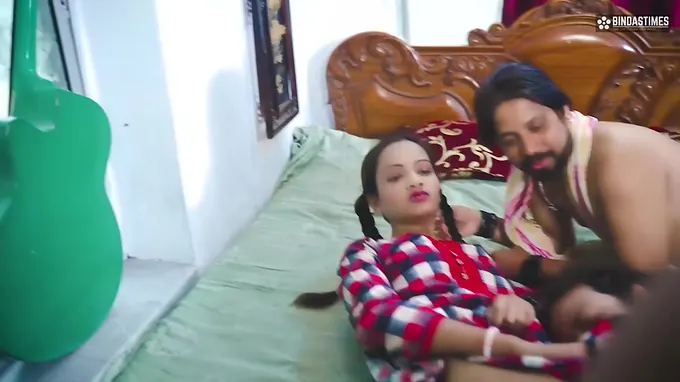 Mature Bhabhi gets drilled hard by Desi guys in a homemade video