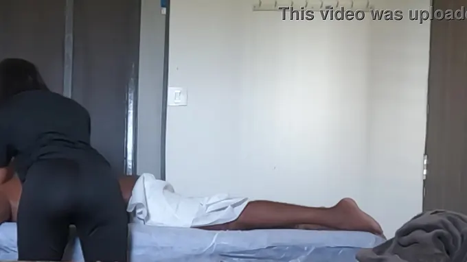 Spycam catches bulldick & Rasiya Begum getting a blessed ending massage