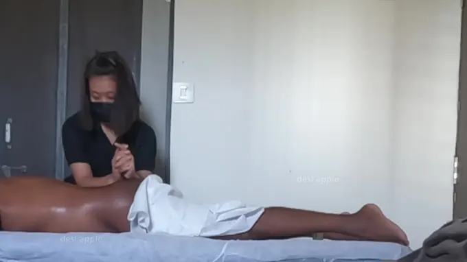 Spycam catches bulldick & Rasiya Begum getting a blessed ending massage