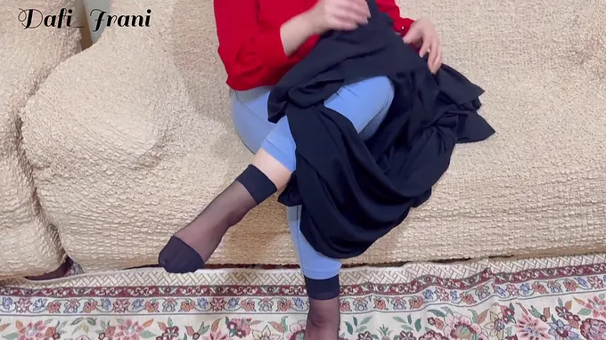 Observe Dafi_Irani's immense boobies juggle as she takes a cum-shot in her throat