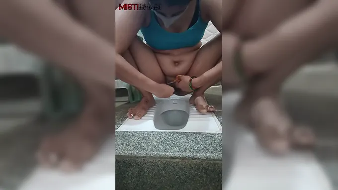 Giant Muff gets her fuckbox creamed by an elderly man in a homemade doggy style internal ejaculation movie