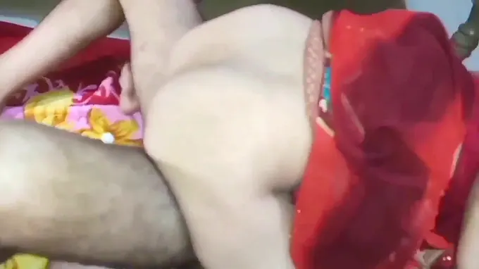 Observe Monu & Radha786's Indian gfs get sizzling in a midnight close-up