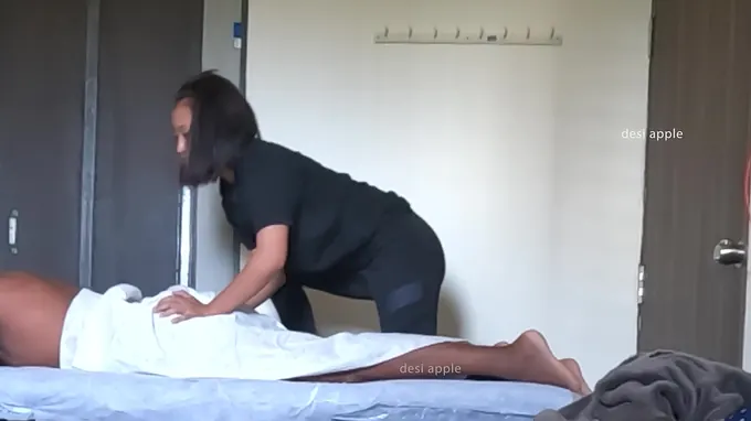 Witness Rasiya Begum get a super-fucking-hot massage & a surprise finishing from bulldick