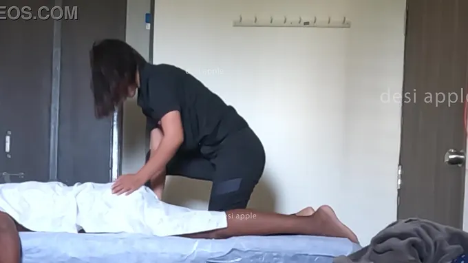 Witness Rasiya Begum get a super-fucking-hot massage & a surprise finishing from bulldick