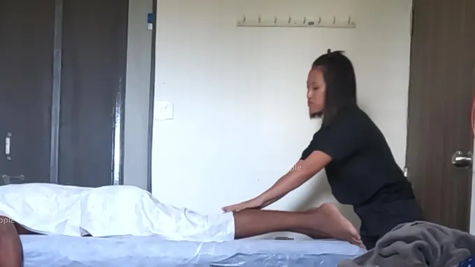 Witness Rasiya Begum get a super-fucking-hot massage & a surprise finishing from bulldick