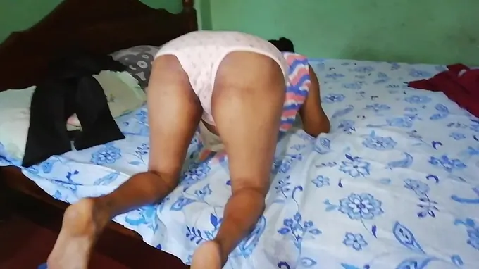 Shshavin, the mischievous Sinhala electrician, shares her super-fucking-hot fresh leek with her stepson in a hot Sri Lankan MIL