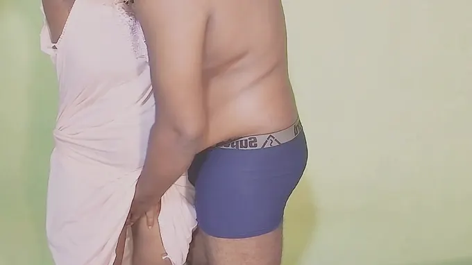 Maleeshaa0's Fat Weenie Gets Her On Her Knees & Gets Her Off