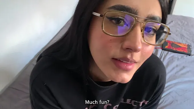 Hefty Miche Sussie takes a popshot on her lil' culo while wearing a t-tee-shirt