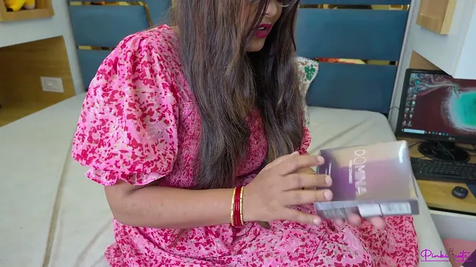 Desi Mallu Bhabhi gets her tight pussy pounded by delivery guy while Pinkicutee and Naveen watch