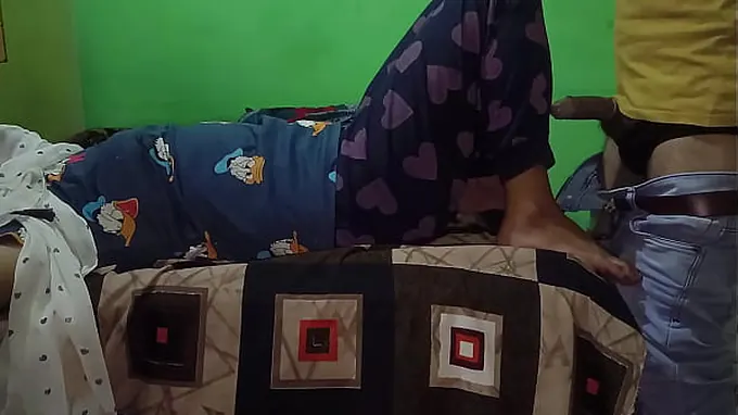 Cute curvy bhabhi gets her perfect ass worshipped & her dirty talk interrupted