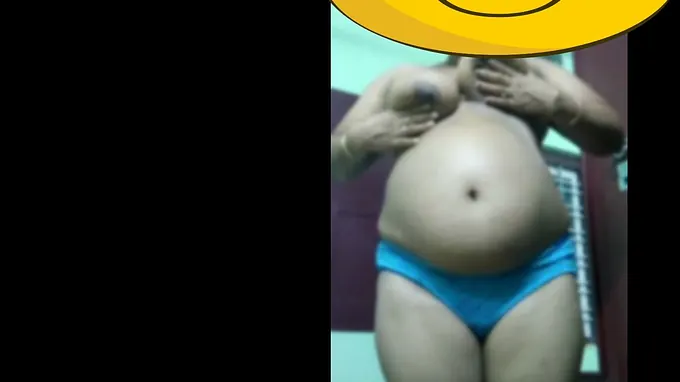 Malayali stepmom with massive boobs gets groped in a selfie