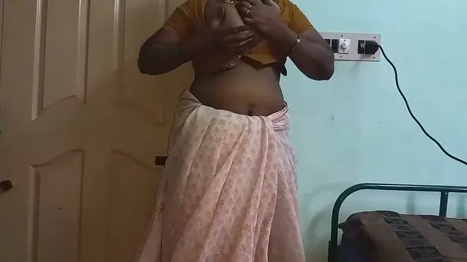 Hot MILF Mallu Aunty gets naked and finger-tickling for her dad-in-law in a hotel room