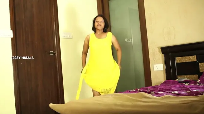 Mallu Aunty Bathing in Room with Gigantic Tits