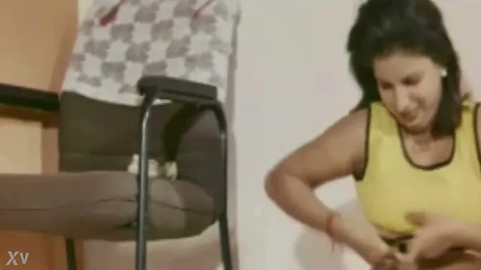 Mallu Aunty Romance: Solo in your own home!