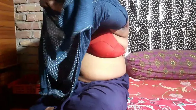 Mallu Aunty gets kinky with a porn video