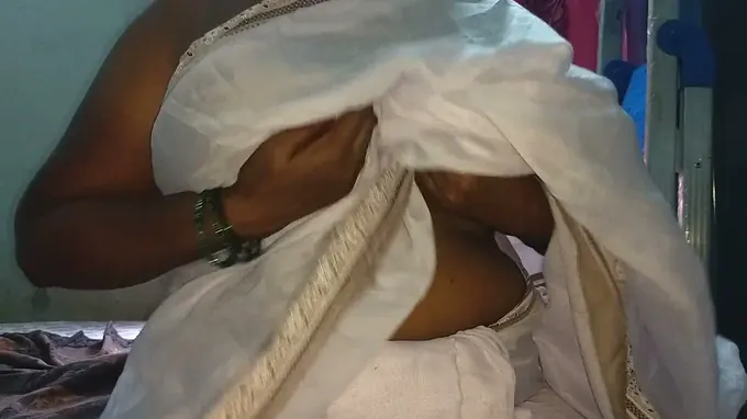 Watch Mallustellar vanitha Sans get her Indian stepmom hood up and get naughty with her massive bald twat