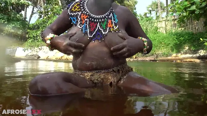 Jolie Sweetheart fondles her black gash in a subtropic woods for your viewing elation