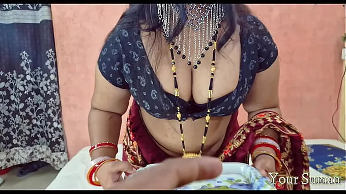 Foxsinban and Foxsinban1999: Indian Aunty gets her cock-squeezing donk porked by a suspended boy