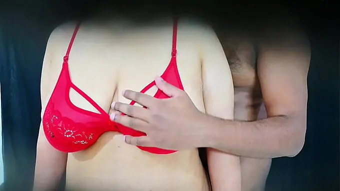 Tanya Bhabhi & Bulldick's scorching MUMMY-on-Mammory romance