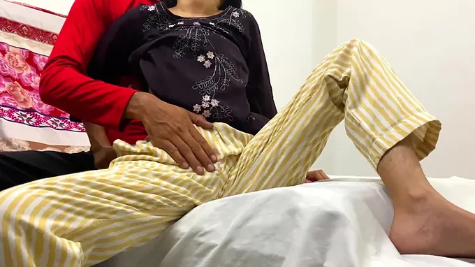 Indian Desi Hancock's tastey culo and cock-squeezing poon poked rigid in torrid homemade vid