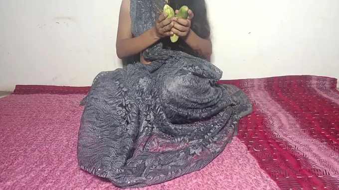 Your Komal Aunty gets her cock-squeezing poon opened up by Kheera's yam-sized chisel