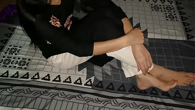 Desi Indian aunty invites you over for a kinky night of banging & ass-fuck activity!