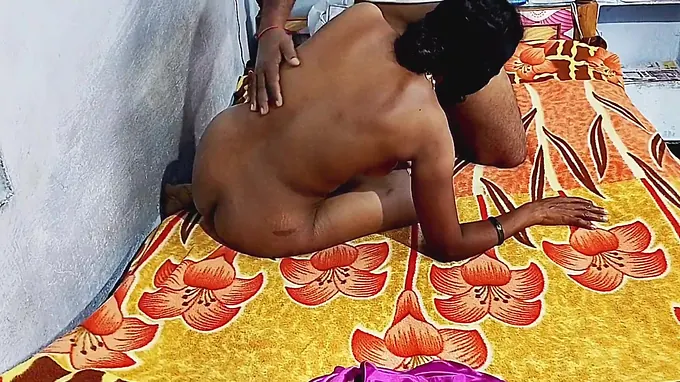 Desi Super-hot Cpl's super-fucking-hot wife gets frigged and porked in Indian homemade vid