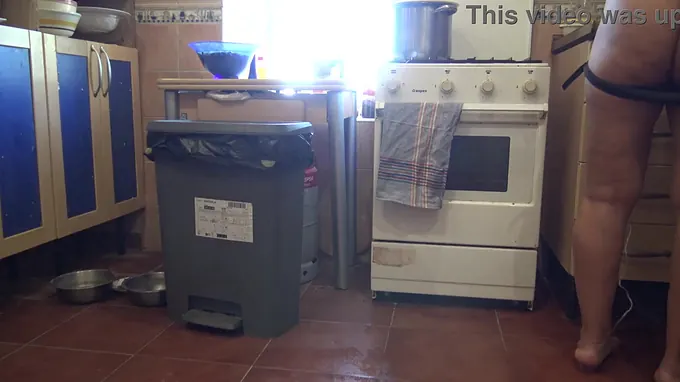 Stepmommy Perceives Ultra-kinky Kitchen Fuck-a-thon with Chubby Muslim Aunty