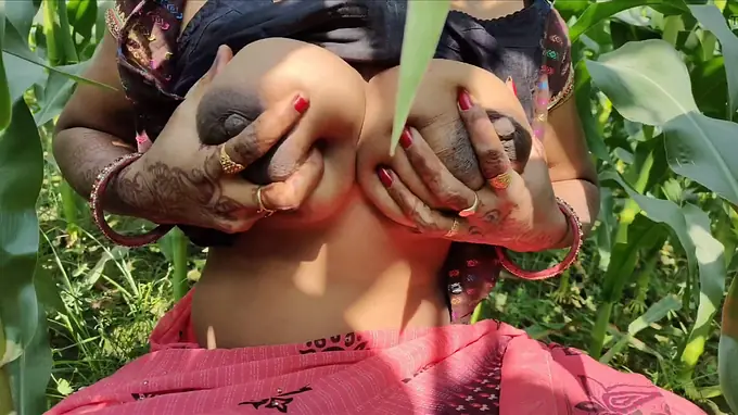 Desi Aunty in Indian village shows off her tight pussy & ass in sexy saree