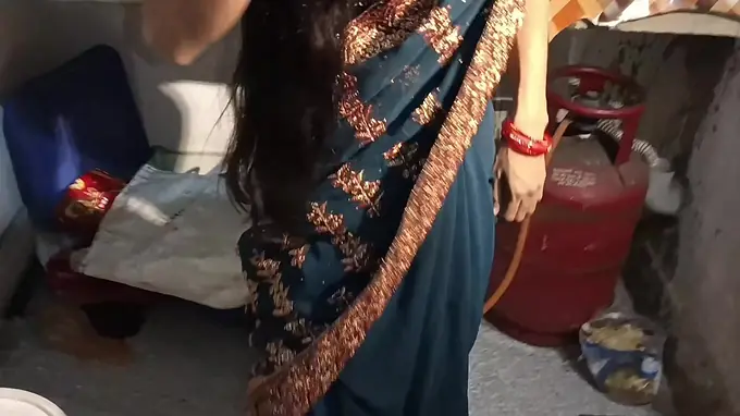 Bhabhi Ji Ko Choda Uski Apartment Me - Real Desi Sex with Sexy Desi Lady