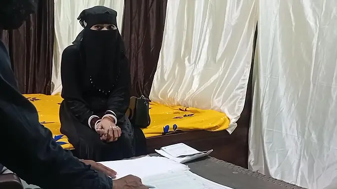 Desi Aunty gets kinky with officer's weenie in hijab & foot fetish frenzy
