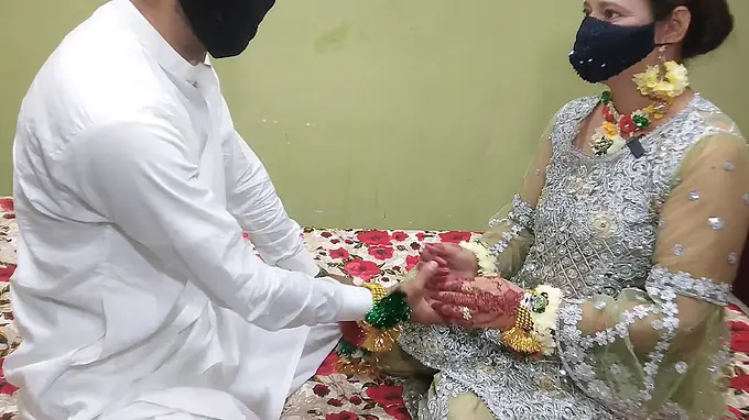 Desi Aunty Pokes Firm Before Her Wedding - Indian MILF gets her tight pussy drilled doggy-style