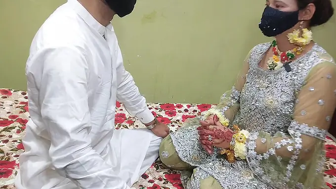 Desi Aunty Pokes Firm Before Her Wedding - Indian MILF gets her tight pussy drilled doggy-style