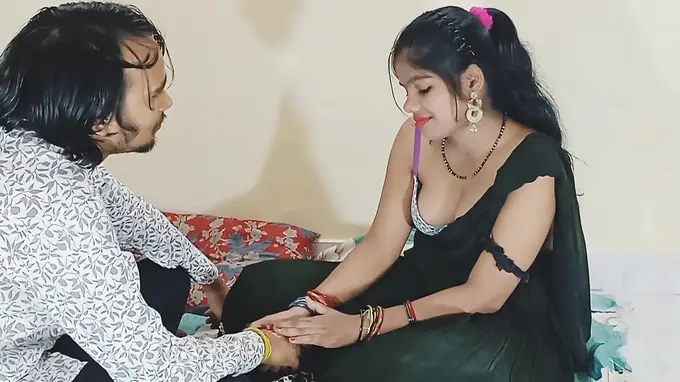 Desi Aunty gets her tight ass fingered and licked in hot hook-up video