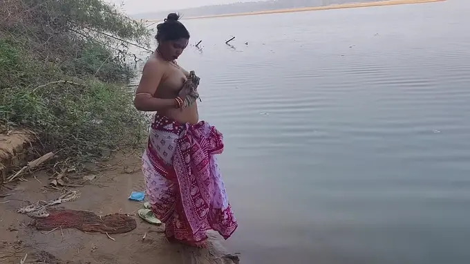 Desi Aunty gets wet & wild in the ocean with her Indian village hubby