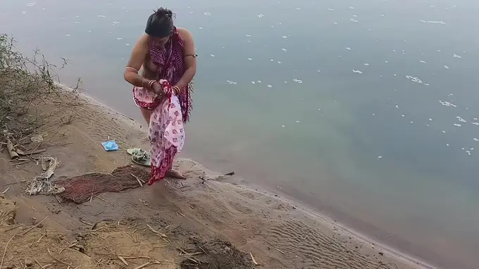 Desi Aunty gets wet & wild in the ocean with her Indian village hubby
