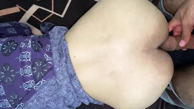 Desi Aunty & MILF mom hook up for some hot doggy-style fun