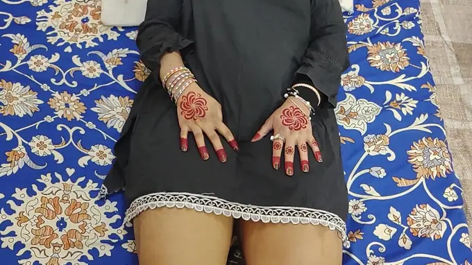 My Wifey and Desi Aunty share a Desi Cock in this Pakistani Audio Clip