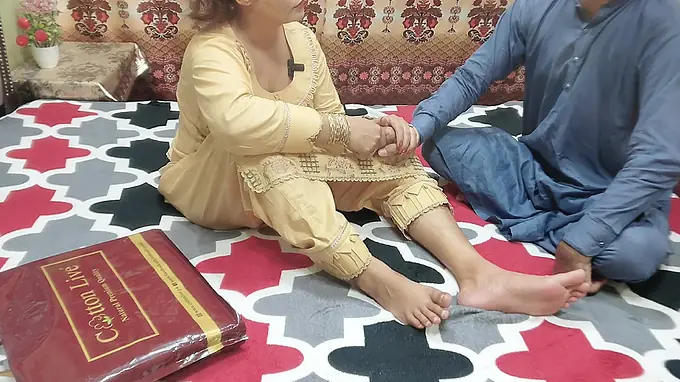 Watch how this Indian Desi Aunty caught her Spouse cheating on her hubby with her hubby's buddy and then got creampied